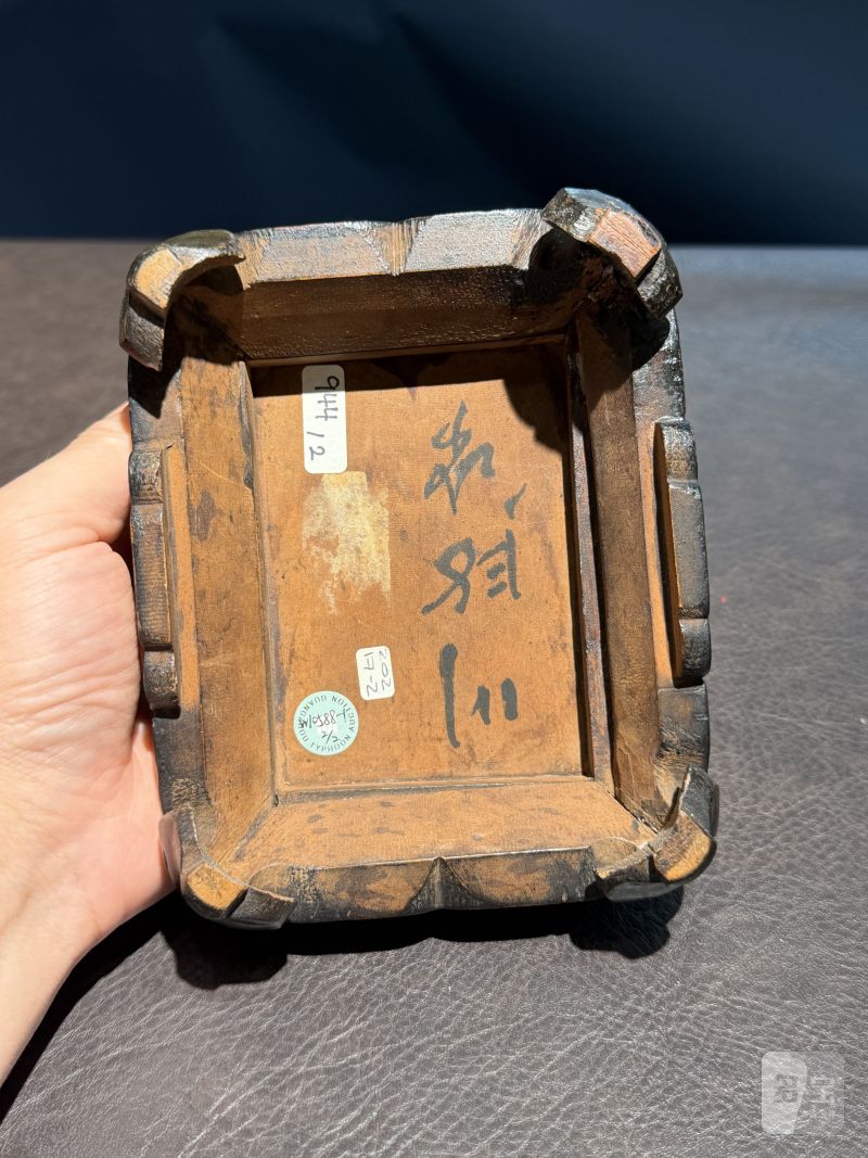 清光绪 窑变釉贯耳瓶（配木座） - 图30